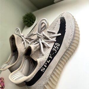 YEEZY BOOST 350 V2